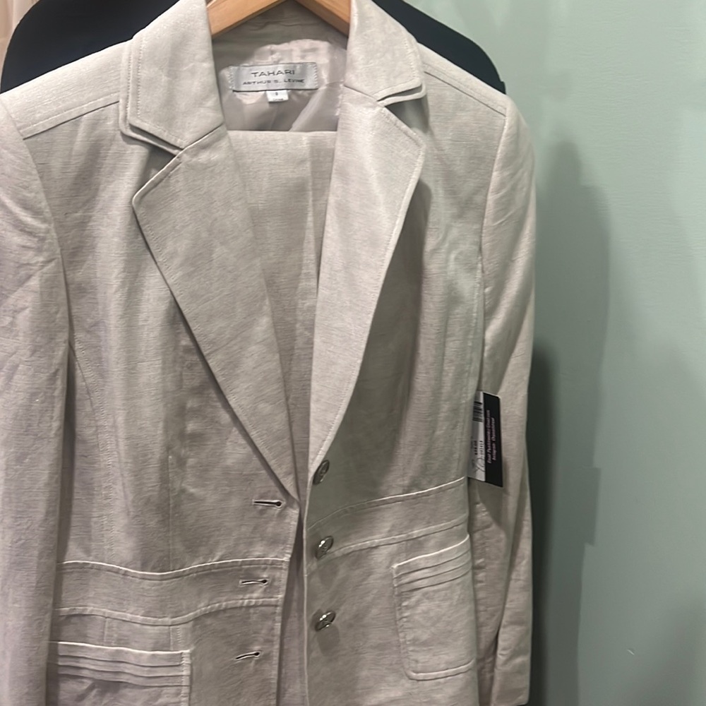 Tahari Arthur S.Levine Size 8 blazer set with matching pants set 📈💼✨